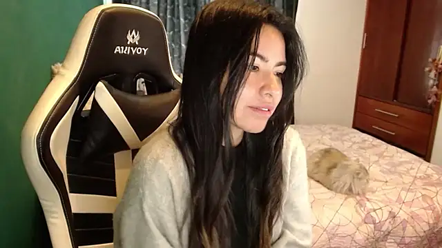 Snapshot of alice_middlee chatting on 07-21-26, 03:47 alice middlee online show from 07-21-26, 03:47