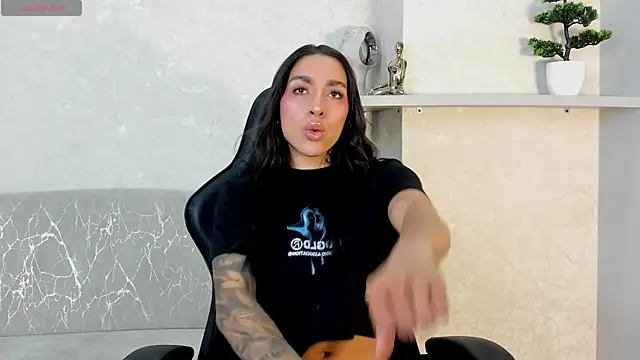 Snapshot of KAYLA_BATISTA chatting on 07-12-26, 01:35 KAYLA BATISTA online show from 07-12-26, 01:35