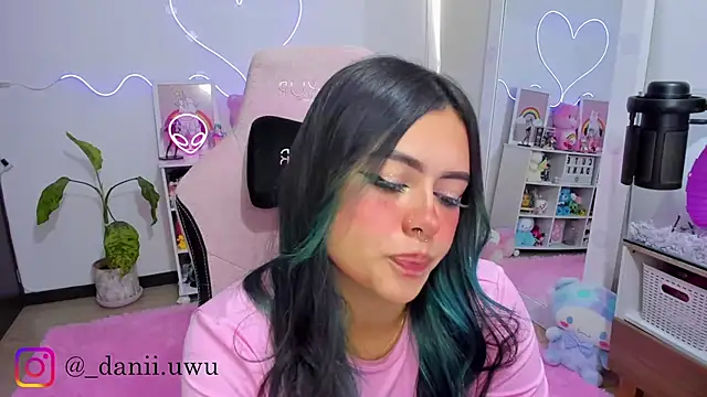 CuteDani  online show from 02-12-26, 02:34