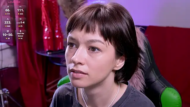 VivianLy  online show from 04-10-26, 06:29