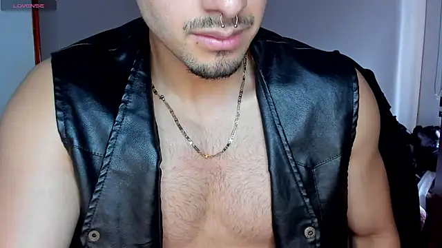 Snapshot of Tommy_Bred chatting on 05-21-26, 06:26 Tommy Bred online show from 05-21-26, 06:26