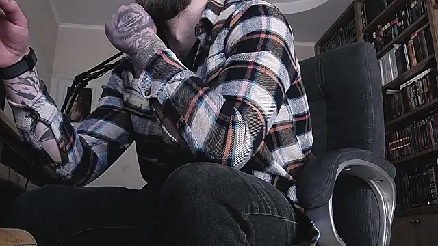 Snapshot of FindomJason chatting on 03-13-26, 06:53 FindomJason online show from 03-13-26, 06:53