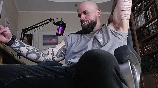 Snapshot of FindomJason chatting on 04-01-26, 06:14 FindomJason online show from 04-01-26, 06:14