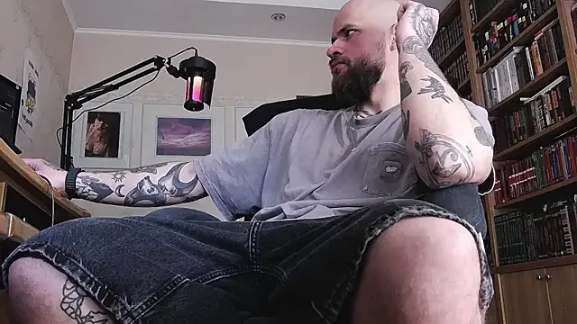 Snapshot of FindomJason chatting on 04-14-26, 07:03 FindomJason online show from 04-14-26, 07:03