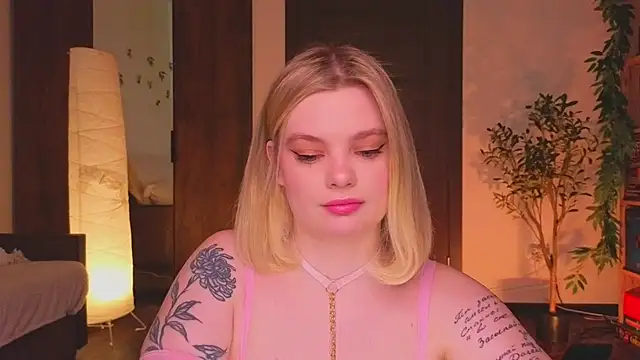 Snapshot of Hottie_Jane chatting on 04-17-26, 11:24 Hottie Jane online show from 04-17-26, 11:24