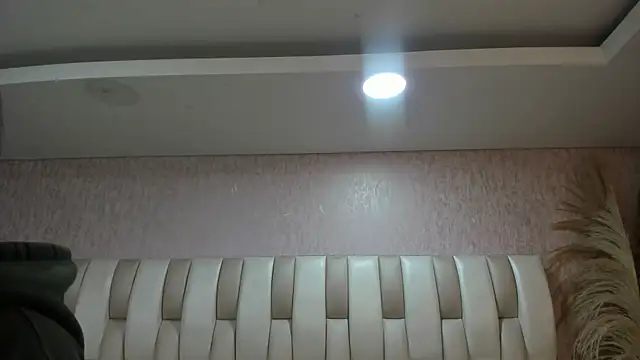 Snapshot of Rebeca_jones chatting on 06-19-26, 01:15 Rebeca jones online show from 06-19-26, 01:15