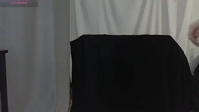 Snapshot of Mia_G0ld chatting on 01-11-26, 04:12 Mia G0ld online show from 01-11-26, 04:12