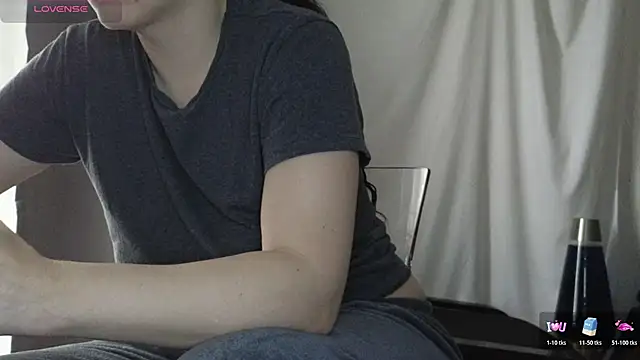 Snapshot of Mia_G0ld chatting on 01-12-26, 01:27 Mia G0ld online show from 01-12-26, 01:27