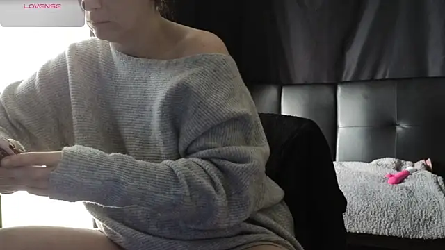 Snapshot of Mia_G0ld chatting on 03-04-26, 02:23 Mia G0ld online show from 03-04-26, 02:23