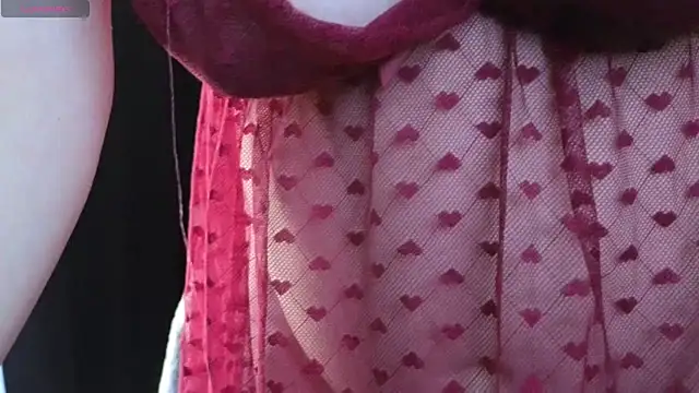 Snapshot of Mia_G0ld chatting on 04-11-26, 12:20 Mia G0ld online show from 04-11-26, 12:20