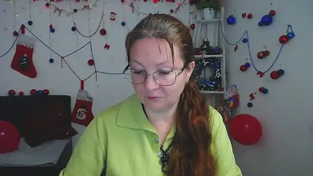 VanessaHotts online show from 12-19-25, 06:09