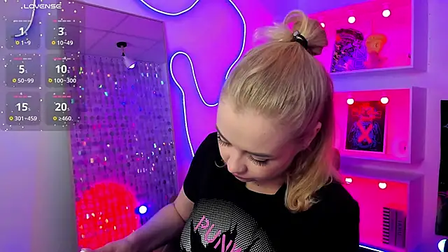 Snapshot of StephanieSweety chatting on 03-22-26, 05:38 StephanieSweety online show from 03-22-26, 05:38