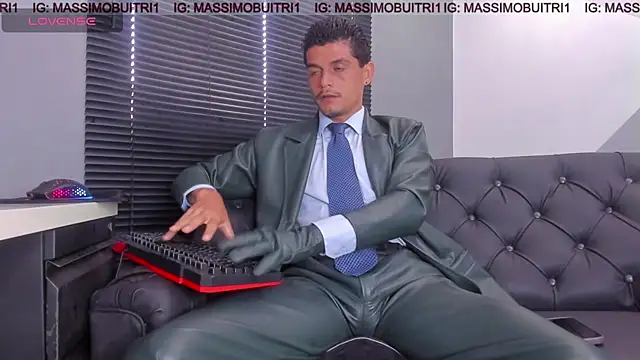 Snapshot of massimo_g chatting on 04-22-26, 01:45 massimo g online show from 04-22-26, 01:45