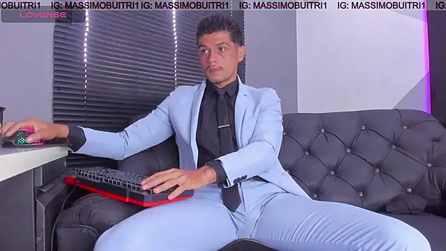 Snapshot of massimo_g chatting on 04-27-26, 01:42 massimo g online show from 04-27-26, 01:42