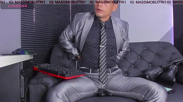 Snapshot of massimo_g chatting on 05-10-26, 11:48 massimo g online show from 05-10-26, 11:48