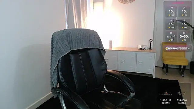 Crystal-dreamt online show from 04-06-26, 08:48