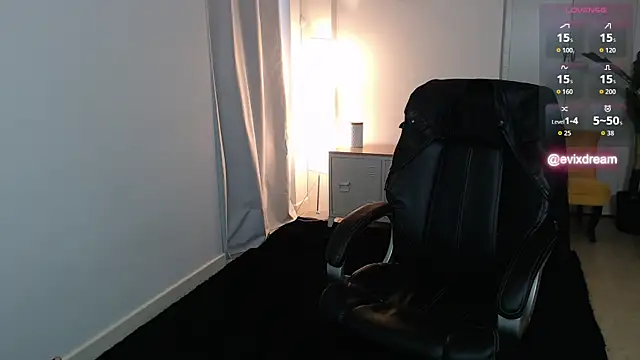 Crystal-dreamt online show from 04-11-26, 08:51