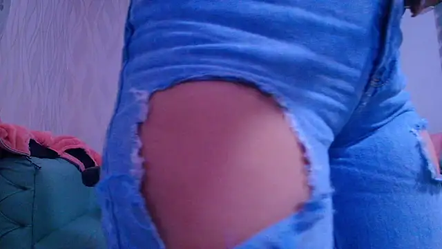 Snapshot of emyli_sam chatting on 01-15-25, 11:53 emyli sam online show from 01-15-25, 11:53