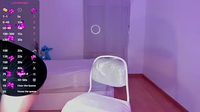 Snapshot of briana_walker chatting on 03-08-25, 04:28 briana walker online show from 03-08-25, 04:28