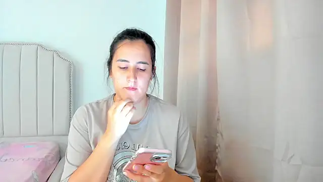 Hanna86 online show from 09-18-25, 02:19