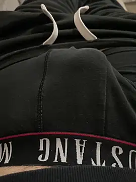 Snapshot of MoochedTape chatting on 11-01-25, 09:33 MoochedTape online show from 11-01-25, 09:33