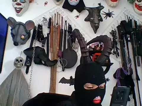 Snapshot of FeticheMacabre chatting on 06-27-26, 04:23 FeticheMacabre online show from 06-27-26, 04:23