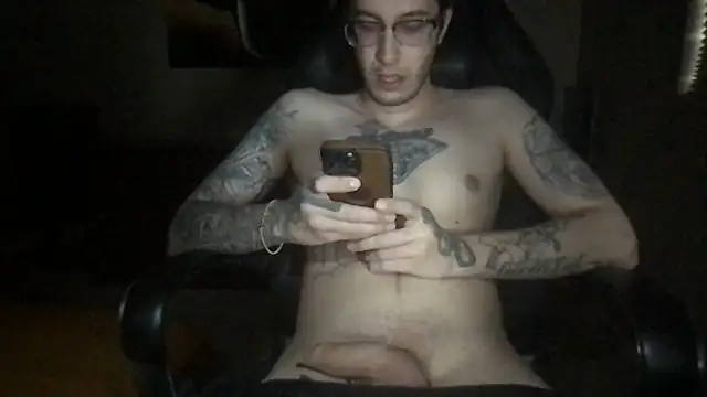 Snapshot of Bwcjoshbanks chatting on 04-21-26, 11:29 Bwcjoshbanks online show from 04-21-26, 11:29