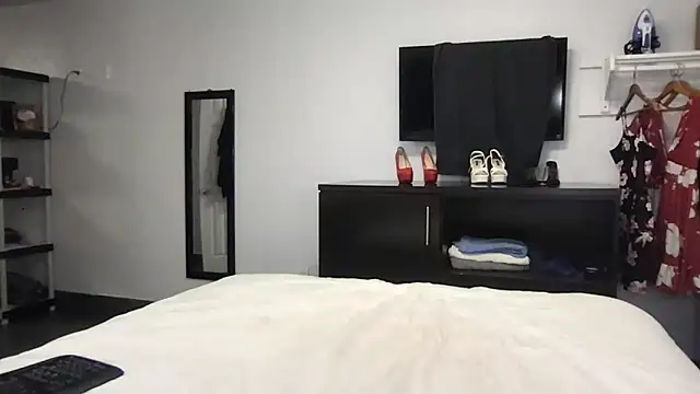 TiffaneyLove online show from 05-15-26, 11:01