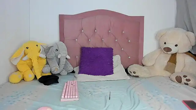 Snapshot of LittleAngelx chatting on 05-23-26, 03:56 LittleAngelx online show from 05-23-26, 03:56