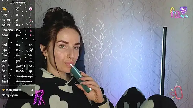 Snapshot of xx_adrihanna_xx chatting on 05-19-26, 04:35 xx adrihanna xx online show from 05-19-26, 04:35