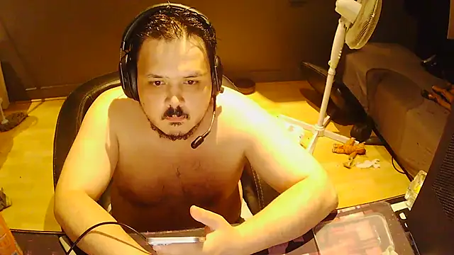 Snapshot of Bebemickey75 chatting on 05-29-26, 08:29 Bebemickey75 online show from 05-29-26, 08:29