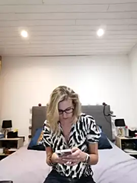 Snapshot of Madame_Callie chatting on 07-12-26, 08:22 Madame Callie online show from 07-12-26, 08:22