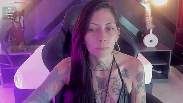 Snapshot of dark_gotica chatting on 06-16-26, 07:27 dark gotica online show from 06-16-26, 07:27