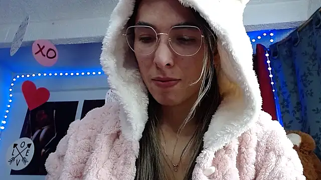 Snapshot of Niky_777 chatting on 03-26-26, 04:40 Niky 777 online show from 03-26-26, 04:40