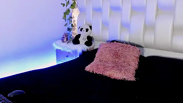 Snapshot of BeckyRusso chatting on 02-17-25, 06:04 BeckyRusso online show from 02-17-25, 06:04