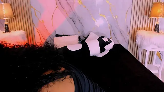 Snapshot of BeckyRusso chatting on 10-25-25, 02:13 BeckyRusso online show from 10-25-25, 02:13