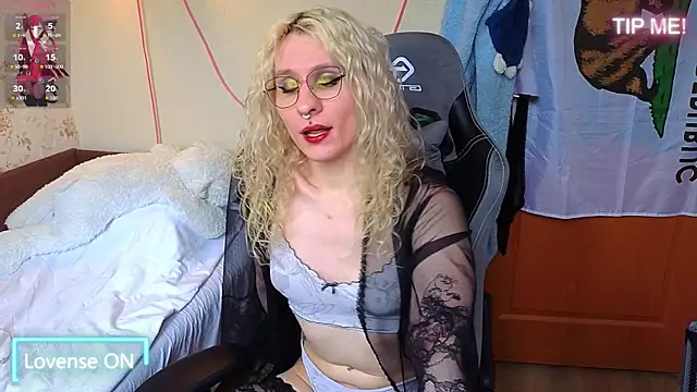 Snapshot of Lori_Myaf chatting on 04-25-26, 01:41 Lori Myaf online show from 04-25-26, 01:41