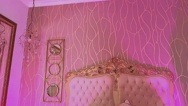 Snapshot of Shanelle__ chatting on 06-27-26, 04:17 Shanelle online show from 06-27-26, 04:17
