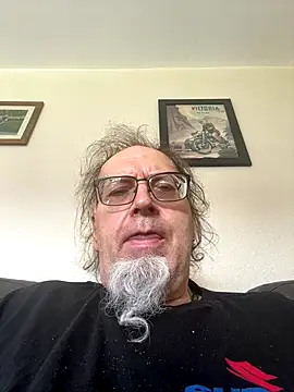 Snapshot of chatting on 09-21-25, 11:23 online show from 09-21-25, 11:23