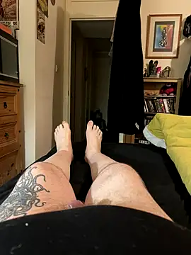 Snapshot of chatting on 10-14-25, 08:20 online show from 10-14-25, 08:20