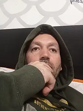 Snapshot of florin421 chatting on 03-12-26, 07:58 florin421 online show from 03-12-26, 07:58