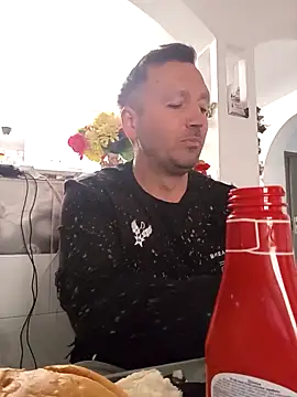 Snapshot of florin421 chatting on 04-10-26, 06:29 florin421 online show from 04-10-26, 06:29