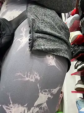 Snapshot of kim_monti chatting on 12-29-24, 12:09 kim monti online show from 12-29-24, 12:09