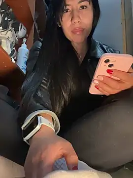 Snapshot of kim_monti chatting on 01-18-25, 12:02 kim monti online show from 01-18-25, 12:02