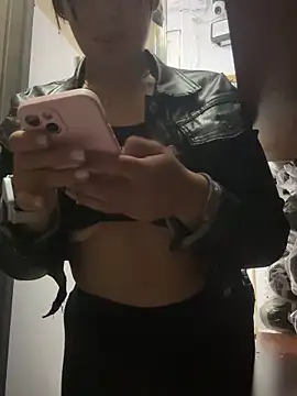 Snapshot of kim_monti chatting on 02-05-25, 04:06 kim monti online show from 02-05-25, 04:06