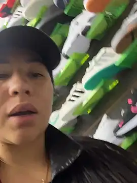 Snapshot of kim_monti chatting on 03-04-25, 01:12 kim monti online show from 03-04-25, 01:12