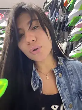 Snapshot of kim_monti chatting on 03-18-25, 01:10 kim monti online show from 03-18-25, 01:10