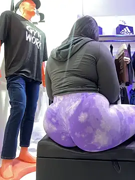 Snapshot of kim_monti chatting on 11-16-25, 11:05 kim monti online show from 11-16-25, 11:05