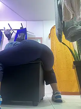 Snapshot of kim_monti chatting on 01-17-26, 09:07 kim monti online show from 01-17-26, 09:07