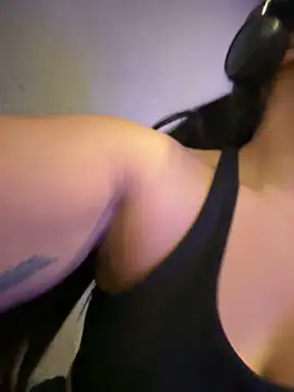 Snapshot of kim_monti chatting on 03-21-26, 12:32 kim monti online show from 03-21-26, 12:32